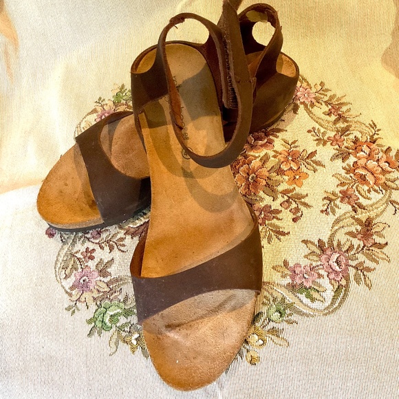 CHOCOLATE NUBUCK  BROWN SUEDE SANDAL SZ 9  LIGHTWEIGHT PACKABLE RELAXSHOE  40 - Picture 1 of 9